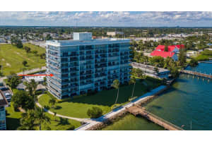 3040 Lake Shore Dr, Riviera Beach, FL 33404, Sold 01/25/22
