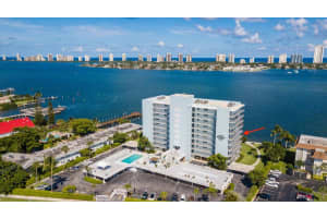 3040 Lake Shore Dr, Riviera Beach, FL 33404, Sold 01/25/22