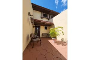 19252 NW 65th Ct, Hialeah, FL 33015, Sold 11/15/21