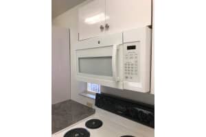 907 Twin Lakes Dr, Coral Springs, FL 33071, Sold 01/04/22