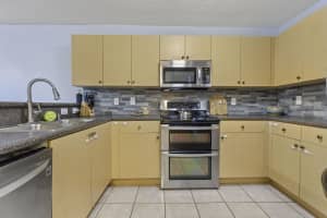 656 Imperial Lake Rd, West Palm Beach, FL 33413, Sold 11/08/21