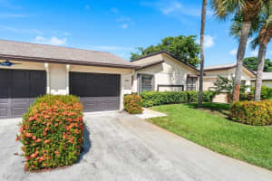 9 Ridge Pointe Dr, Boynton Beach, FL 33435, Sold 01/03/22