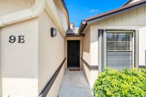 9 Ridge Pointe Dr, Boynton Beach, FL 33435, Sold 01/03/22