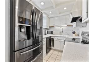 1901 Indian River Blvd APT C202, Vero Beach, FL 32960, Sold 12/28/21