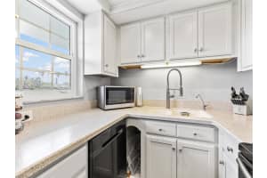 1901 Indian River Blvd APT C202, Vero Beach, FL 32960, Sold 12/28/21