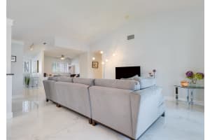 10223 N Circle Lake Dr, Boynton Beach, FL 33437, Sold 11/17/21