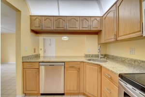 201 Foxtail Dr APT B1, Greenacres, FL 33415, Sold 11/17/21