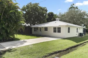 604 SW 11th Ct, Palm City, FL 34990, Sold 11/29/21