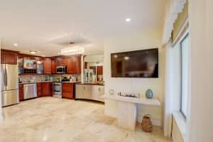 336 Pine Ridge Cir c2, Greenacres, FL 33463, Sold 11/08/21