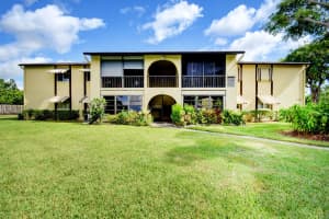 325 Pine Ridge Cir d1, Greenacres, FL 33463, Sold 11/22/21