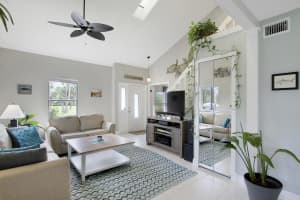 24 Maplecrest Cir, Jupiter, FL 33458, Sold 12/01/21