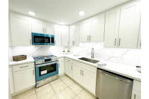 9111 W Bay Harbor Dr, Bay Harbor Islands, FL 33154, Sold 12/01/21