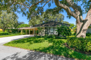 11325 12 Oaks Way, North Palm Beach, FL 33408, Sold 11/23/21