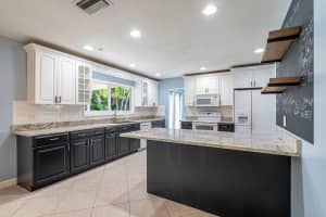 17680 Oakwood Ave, Boca Raton, FL 33487, Sold 12/08/21