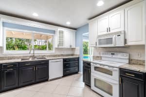 17680 Oakwood Ave, Boca Raton, FL 33487, Sold 12/08/21