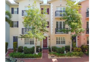 1011 W Heritage Club Cir, Delray Beach, FL 33483, Sold 12/07/21