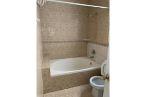 5752 Strawberry Lakes Cir, Lake Worth, FL 33463, Sold 04/28/22