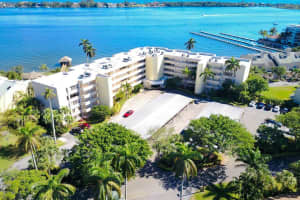 8200 Lakeshore Dr, Hypoluxo, FL 33462, Sold 12/10/21