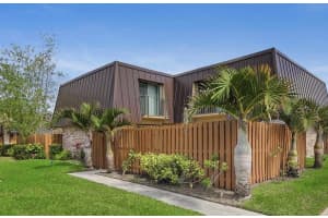 5752 SE Windsong Ln, Stuart, FL 34997, Sold 01/04/22