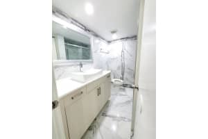 3083 N Oakland Forest Dr, Oakland Park, FL 33309, Sold 01/07/22