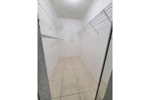 3083 N Oakland Forest Dr, Oakland Park, FL 33309, Sold 01/07/22