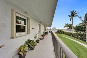 3040 Lake Shore Dr, Riviera Beach, FL 33404, Sold 01/12/22