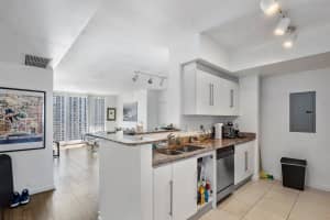 325 S Biscayne Blvd, Miami, FL 33131, Sold 04/06/22