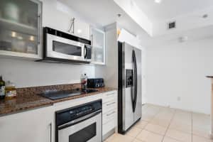 325 S Biscayne Blvd, Miami, FL 33131, Sold 04/06/22