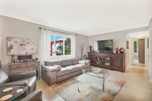 541 Blue Heron Dr, Hallandale Beach, FL 33009, Sold 12/17/21