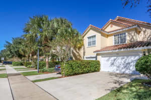1046 Pinewood Lake Ct, Greenacres, FL 33415, Sold 01/27/22