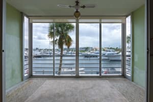 21 Yacht Club Dr, North Palm Beach, FL 33408, Sold 02/28/22