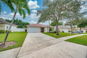 18498 NW 23rd St, Pembroke Pines, FL 33029, Sold 01/06/22