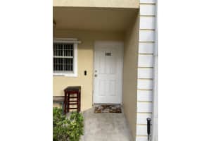 102 Palm Beach Trace Dr, Royal Palm Beach, FL 33411, Sold 04/06/22