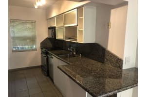 915 8th St, Miami Beach, FL 33139, Sold 02/17/22