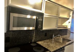 915 8th St, Miami Beach, FL 33139, Sold 02/17/22