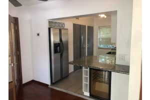 915 8th St, Miami Beach, FL 33139, Sold 02/17/22