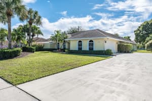 15495 Meadow Wood Dr, Wellington, FL 33414, Sold 04/27/22