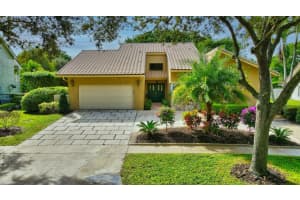 2700 NW 41st St, Boca Raton, FL 33434, Sold 01/10/22