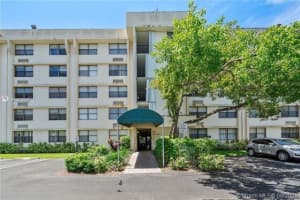 2401 Riverside Dr, Coral Springs, FL 33065, Sold 02/04/22