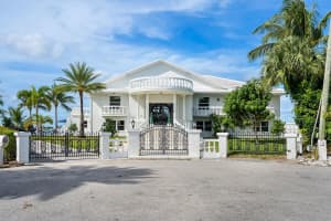 1020 Grand Bahama Ln, West Palm Beach, FL 33404, Sold 06/16/22