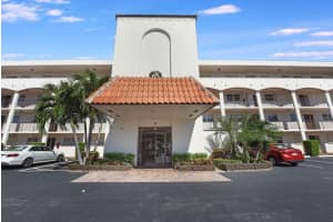 28 Yacht Club Dr, North Palm Beach, FL 33408, Sold 01/21/22