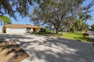8717 SE Sharon St, Hobe Sound, FL 33455, Sold 01/11/22