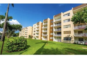 6960 NW 186th St, Hialeah, FL 33015, Sold 03/21/22