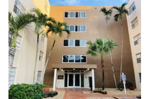 6960 NW 186th St, Hialeah, FL 33015, Sold 03/21/22