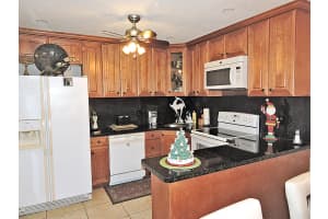 320 Pine Ridge Cir Apt C-2, Greenacres, FL 33463, Sold 04/04/22