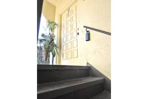 320 Pine Ridge Cir Apt C-2, Greenacres, FL 33463, Sold 04/04/22