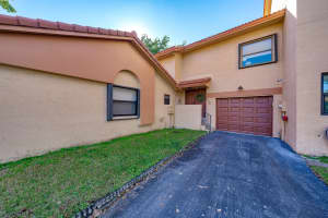 978 SW 113th Terrace, Pembroke Pines, FL 33025, Sold 01/10/22