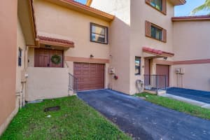 978 SW 113th Terrace, Pembroke Pines, FL 33025, Sold 01/10/22