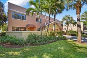 96 Uno Lago Dr, Juno Beach, FL 33408, Sold 01/10/22