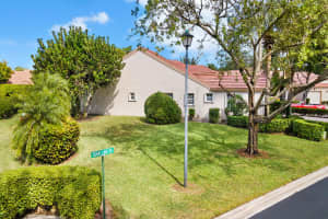 7707 Coral Lake Dr, Delray Beach, FL 33446, Sold 02/02/22